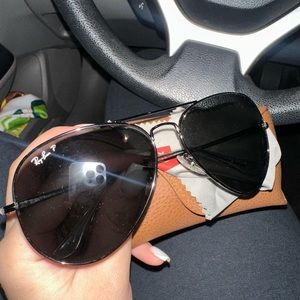 Almost new ray ban aviator sunglasses